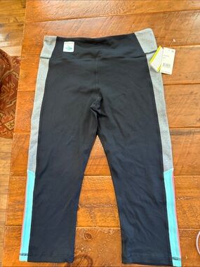 Wonen’s Trina Turk Colorblock Active Crop Leggings - Black & Gray with Aqua Trim